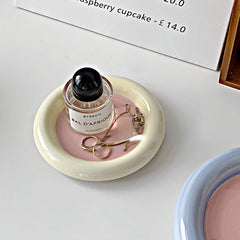 Pastellfarbenes Schmucktablett