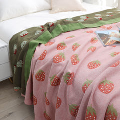 Strawberry Pattern Cotton Gauze Reversible Quilt