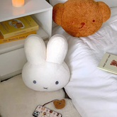 Coussin en peluche lapin