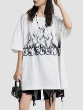 T-Shirt mit 3D Flammen-Buchstaben-Print und Loch