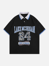 T-Shirt mit Polokragen und Digitaldruck in Kontrastfarbe