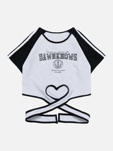 T-shirt à ourlet croisé et cœur