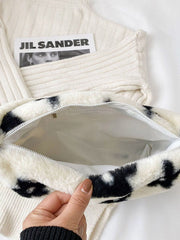 Schultertasche mit Blumenmuster