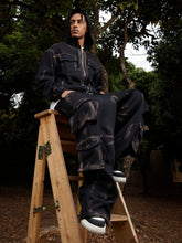 Costume décontracté à motif graffiti peint à la main dans la rue principale