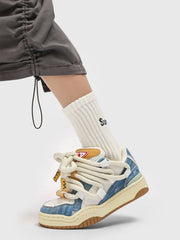 Des centaines de chaussures à pain tressées sales - 1794