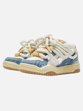 Hunderte schmutziger Zopfbrotschuhe - 1794