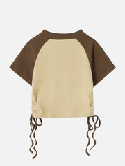 T-Shirt mit Metallschnalle und Buchstaben-Print