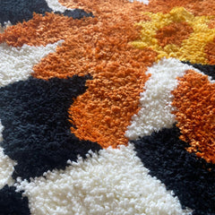 Tapis décoratif à carreaux et fleurs oranges