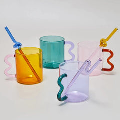 Tasse en verre pastel à anse ondulée
