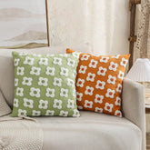 Housse de coussin brodée de marguerites