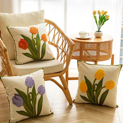 Housse de coussin brodée de tulipes colorées