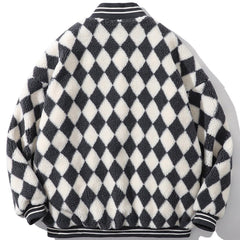 Sherpa-Wintermantel mit Rautenmuster und Buchstabenbeflockung