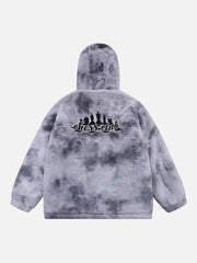 Wintermantel mit gestickten Schachfiguren und Buchstaben