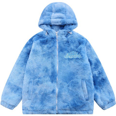 Wintermantel mit gestickten Schachfiguren und Buchstaben