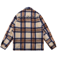 Wintermantel mit gestickten Buchstaben und Gittermuster