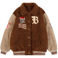 Sherpa-Wintermantel mit gestickten Buchstaben