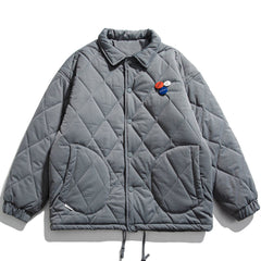 Doudoune brodée autour des lettres