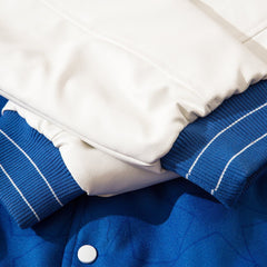 Wintermantel mit Patchwork-Muster und beflockten Buchstaben