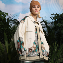 Veste beige brodée de fleurs