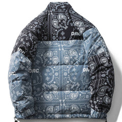 Pufferjacke mit durchgehendem Bandana-Print