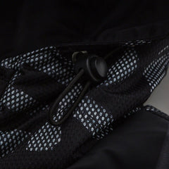 Wintermantel mit Kapuze und Graffiti-Buchstaben