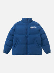 Wintermantel mit handgezeichnetem Buchstabendruck