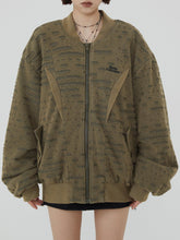 Wintermantel mit unregelmäßigem Lochschnitt