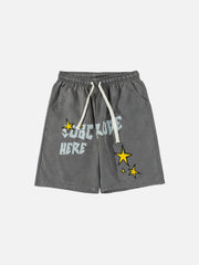 Shorts mit Buchstaben- und Stern-Grafik