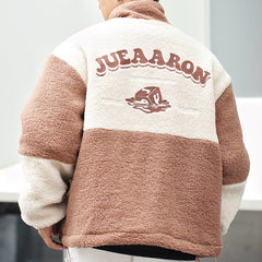 Sherpa-Wintermantel mit Monogramm-Stickerei in Kontrastfarbe