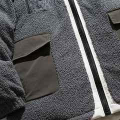 Sherpa-Wintermantel mit Monogramm-Print in Kontrastfarbe