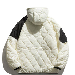 Wintermantel mit aufgenähter Kapuze und mehreren Taschen