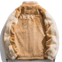 Manteau d'hiver en sherpa avec broderies de lettres colorées et patchwork