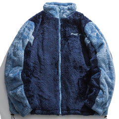 Manteau d'hiver en sherpa avec broderies de lettres colorées et patchwork