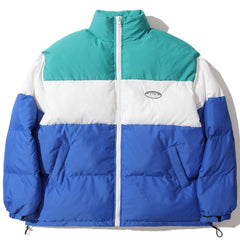 Wintermantel mit Patchwork-Farben und gestreiftem Buchstabendruck