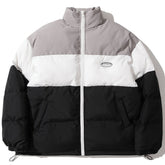 Wintermantel mit Patchwork-Farben und gestreiftem Buchstabendruck