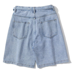 Jeansshorts mit seitlichen Knopfträgern