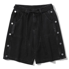 Jeansshorts mit seitlichen Knopfträgern