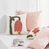Housse de coussin tulipe pastel touffetée