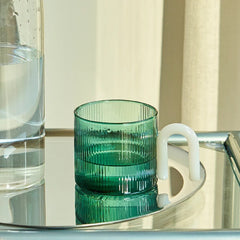 Tasse en verre ondulée rétro