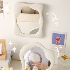 Schnörkeliger Schminkspiegel