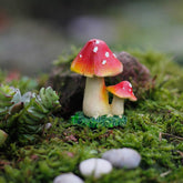 Figurine de petits champignons