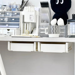 Schublade zur Aufbewahrung von Schreibwaren unter dem Tisch