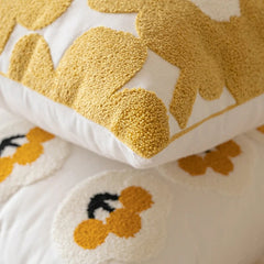 Housse de coussin brodée à thème jaune