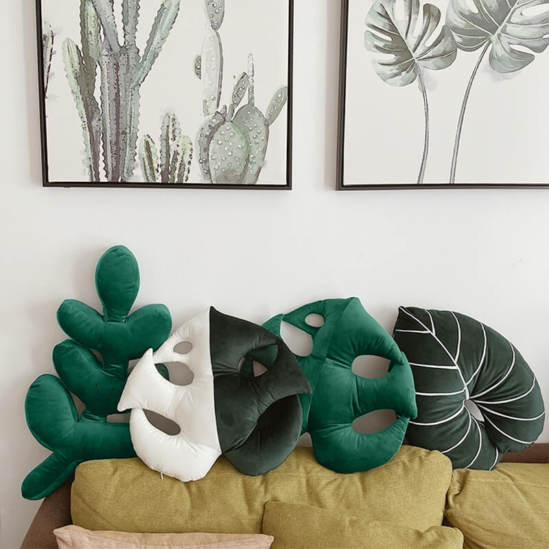 Coussin en peluche à feuilles tropicales