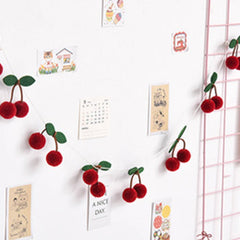 Guirlande de cerises rouges
