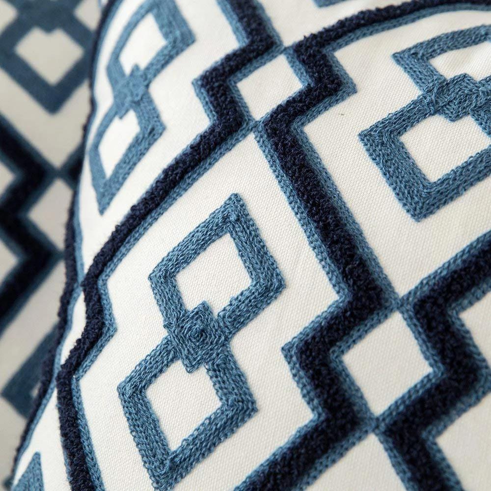 Housse de coussin à ornements brodés bleus