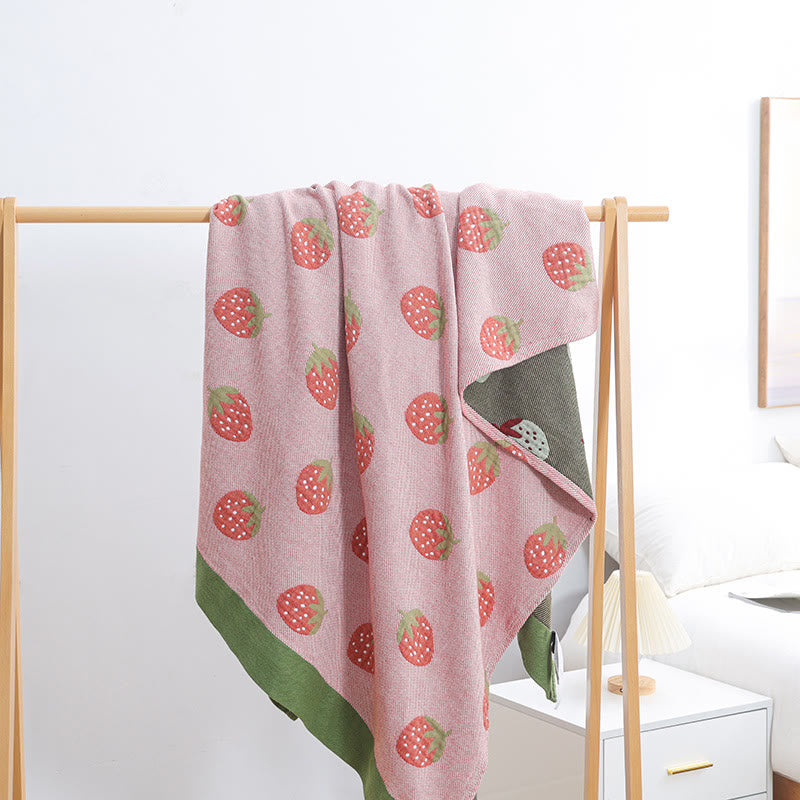Strawberry Pattern Cotton Gauze Reversible Quilt