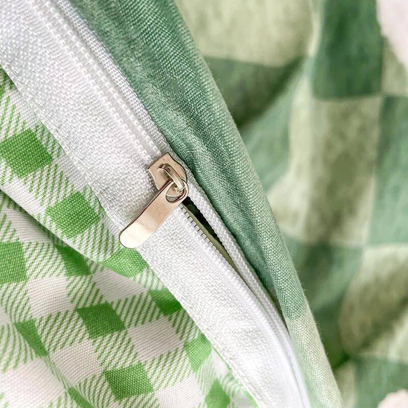 Light Green Checkered Daisies Bedding Set