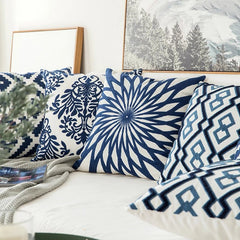 Housse de coussin à ornements brodés bleus
