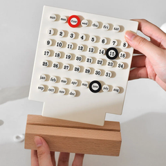 Ewiger Kalender aus Holz